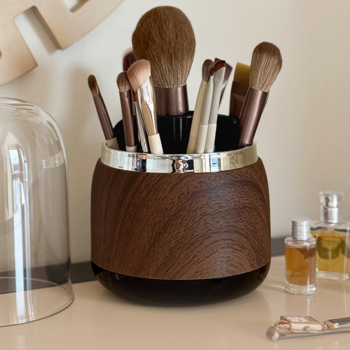 Light Luxury Makeup Brush Hold - Luxury Skincare And Makeup Brands 评论和价格